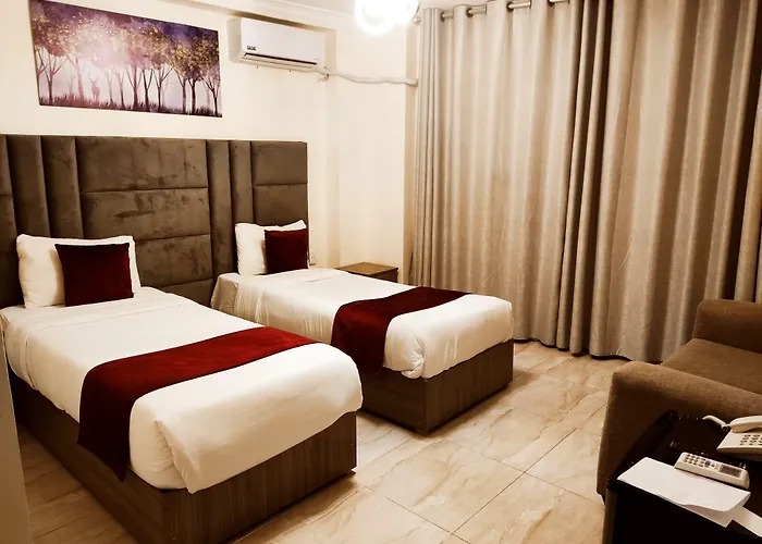 Cheap hotels Golden Plaza